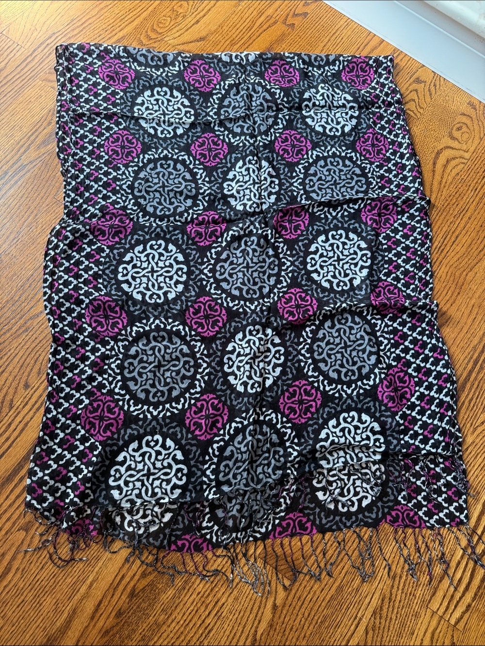 Vera Bradley Black, White & Magenta Patterned Scarf